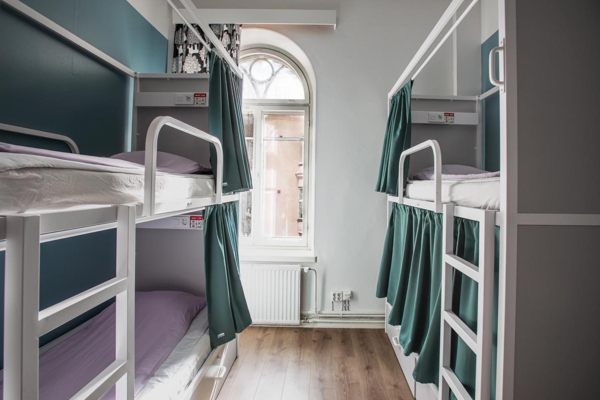 Single Bed 8-Bed Mixed Dormitory Room